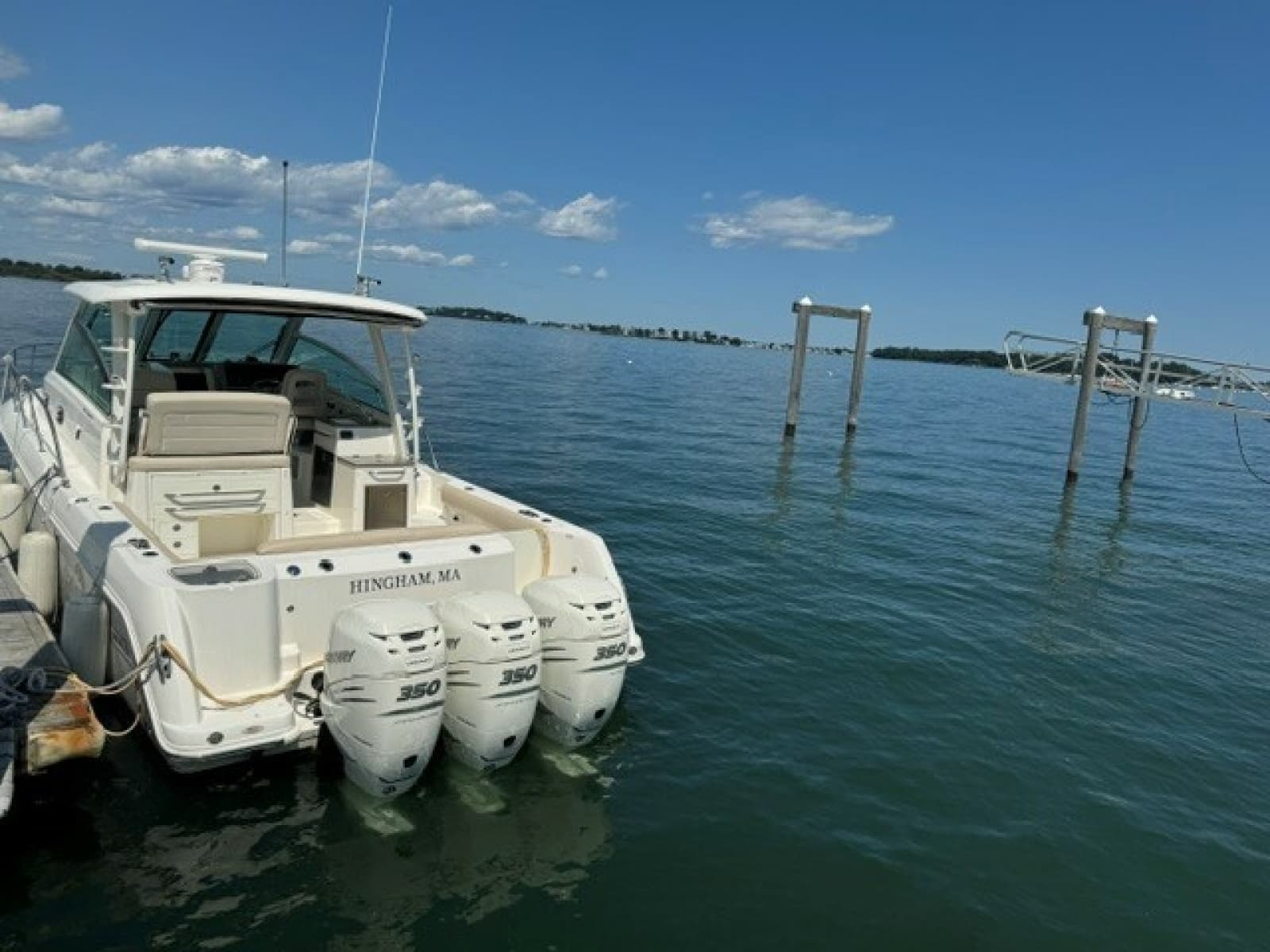 2016 Boston Whaler Conquest