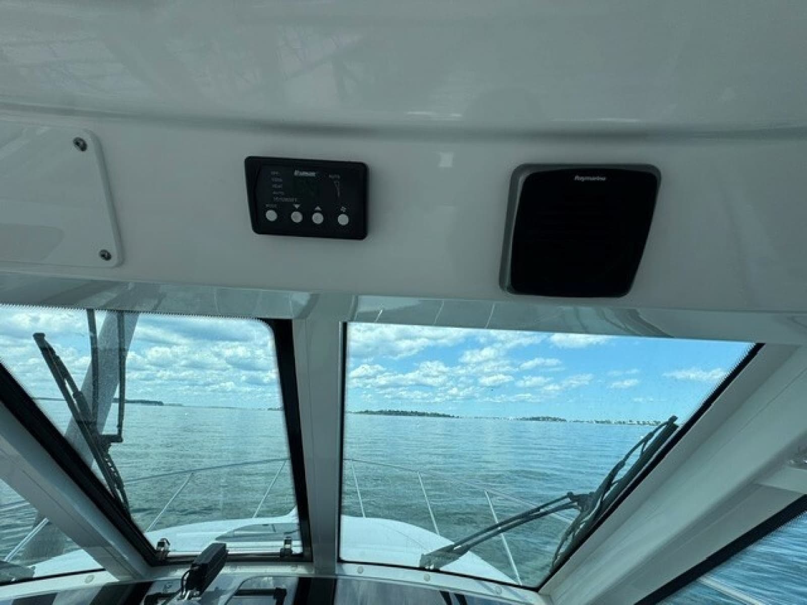 2016 Boston Whaler Conquest