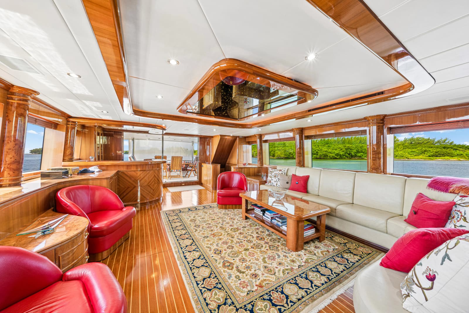 2006 Horizon 82 Skylounge
