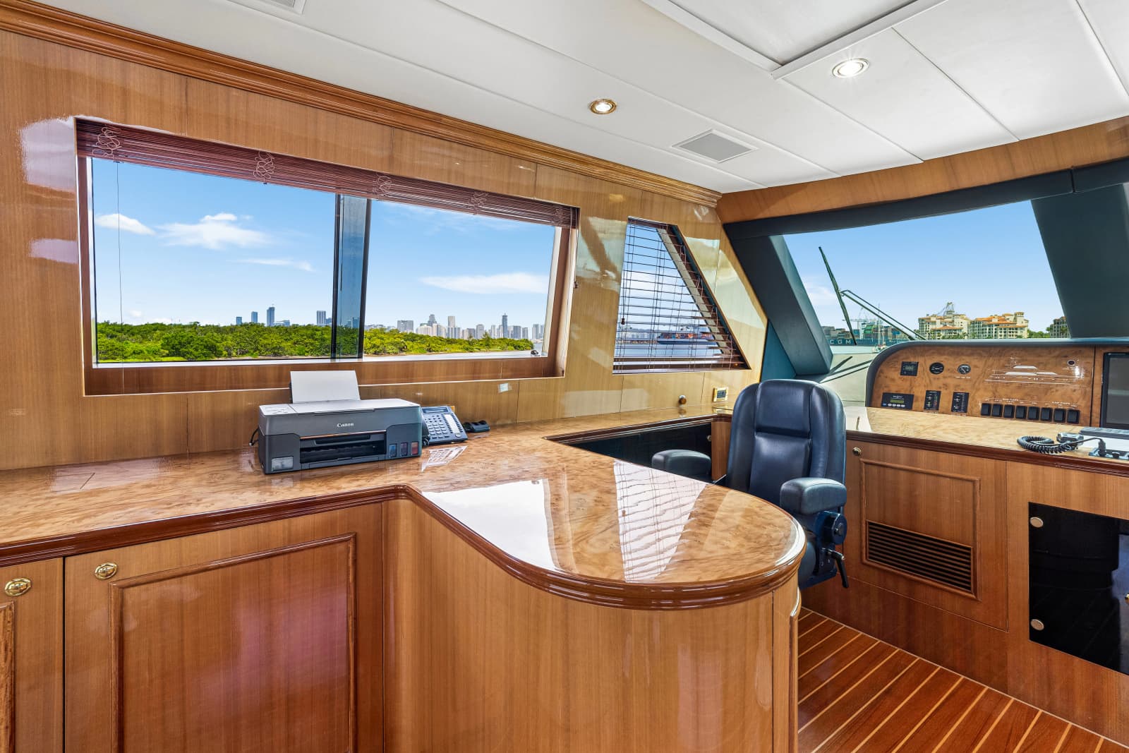 2006 Horizon 82 Skylounge