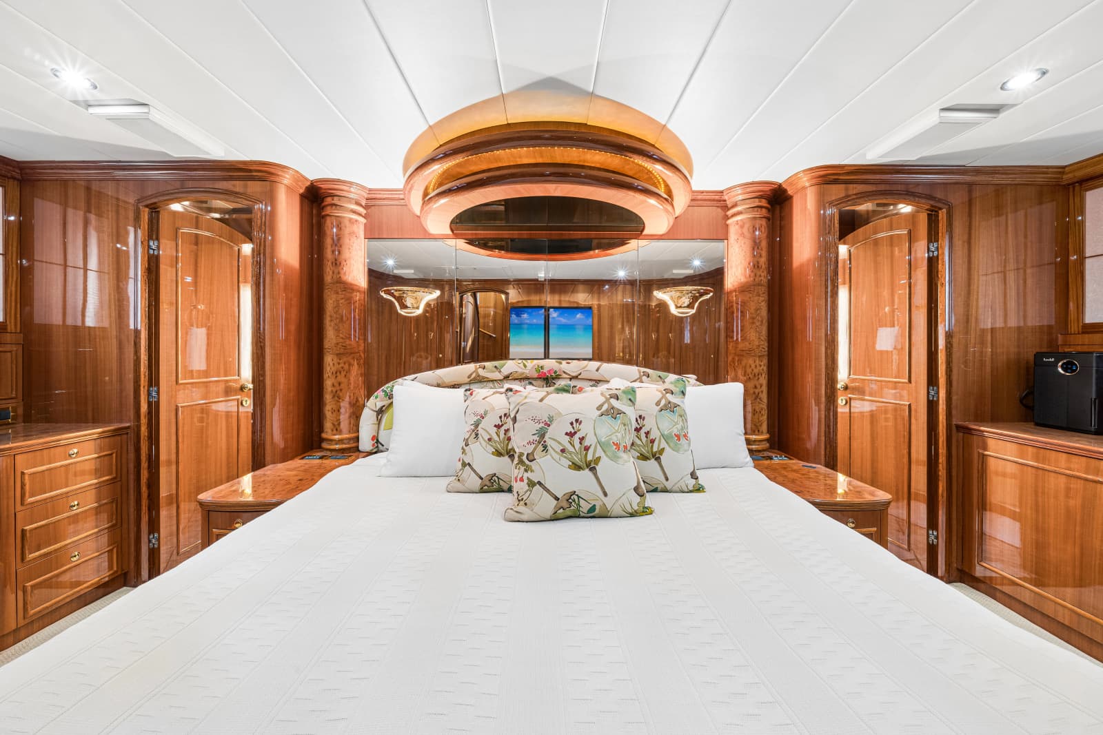 2006 Horizon 82 Skylounge