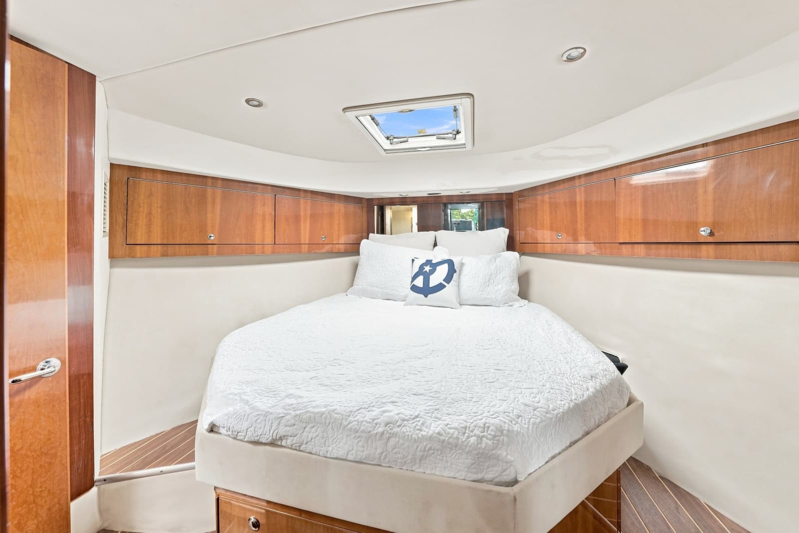 2009 Riviera 4700 Sport Yacht