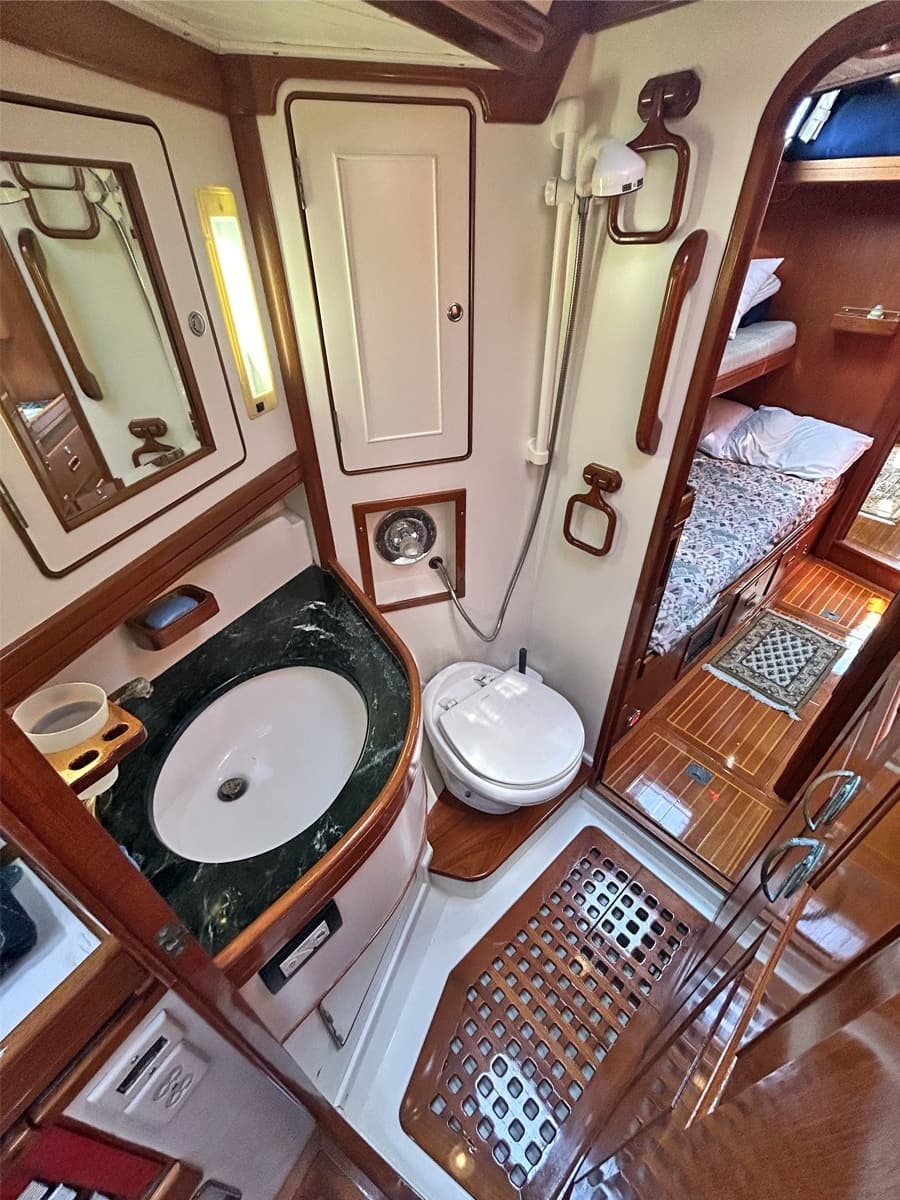 Starboard Guest Head