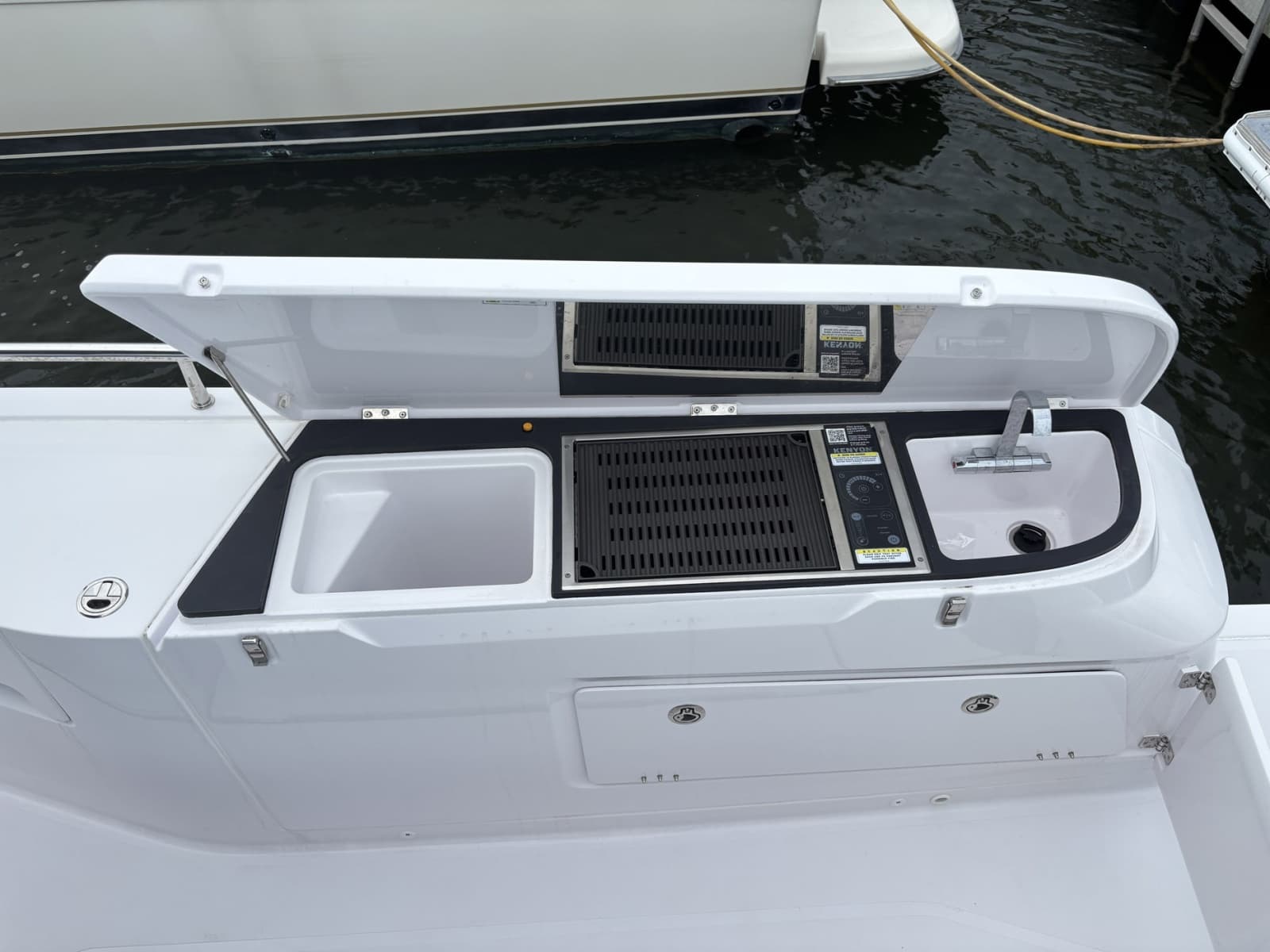 2023 Axopar 45 XC Cross Cabin