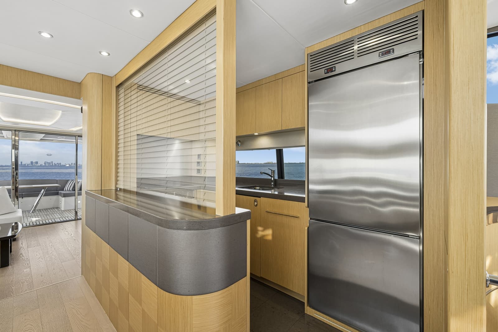 2017 Sunseeker 75 Yacht