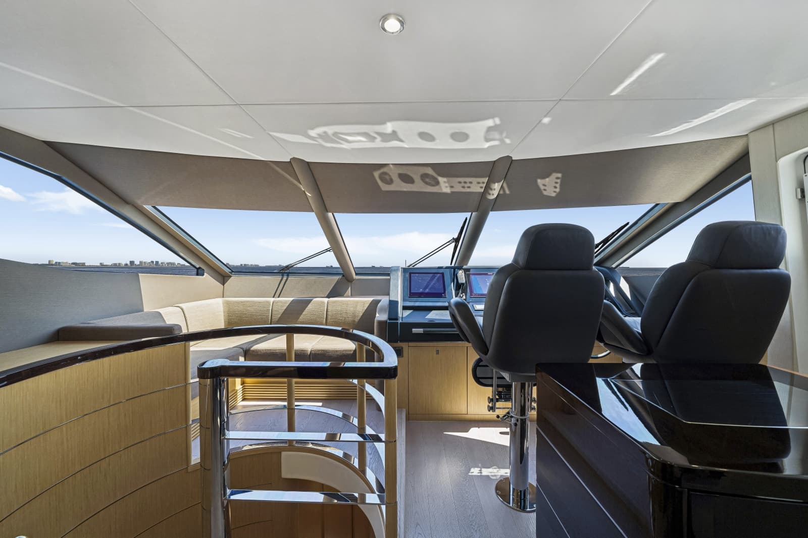 2017 Sunseeker 75 Yacht
