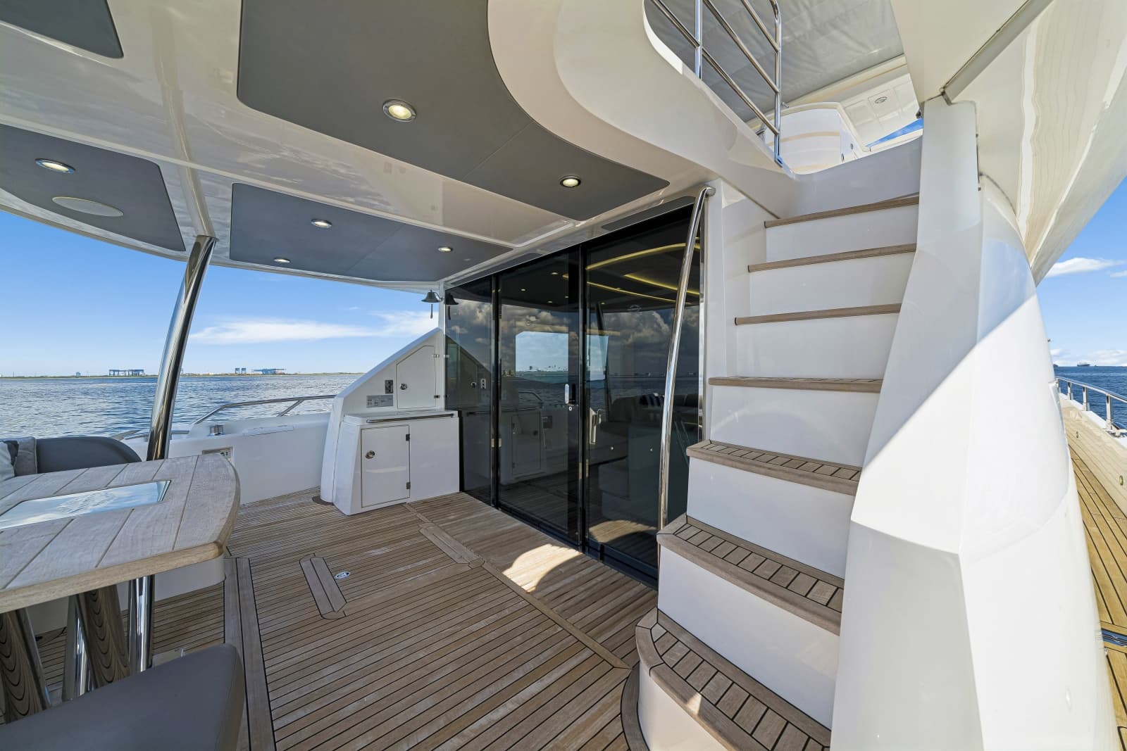 2017 Sunseeker 75 Yacht