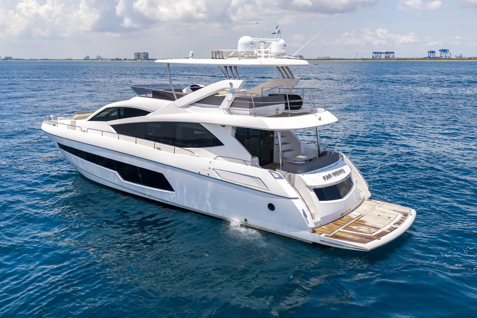 2017 Sunseeker 75 Yacht