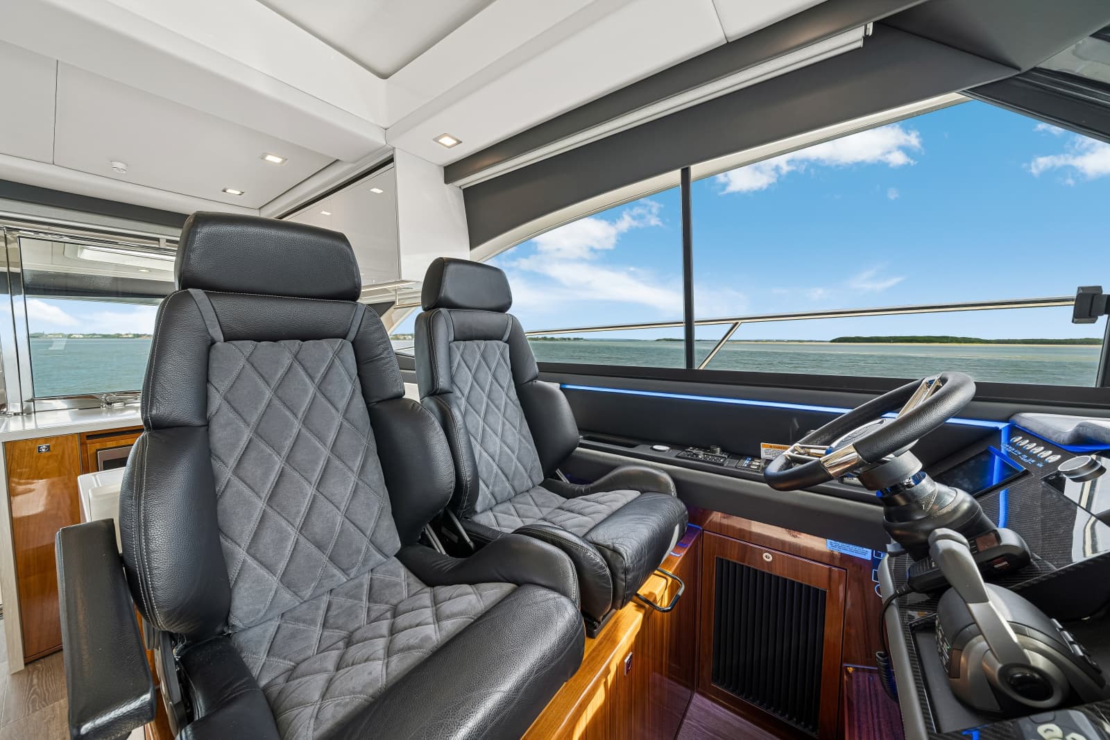 2023 Riviera 4600 Sport Yacht