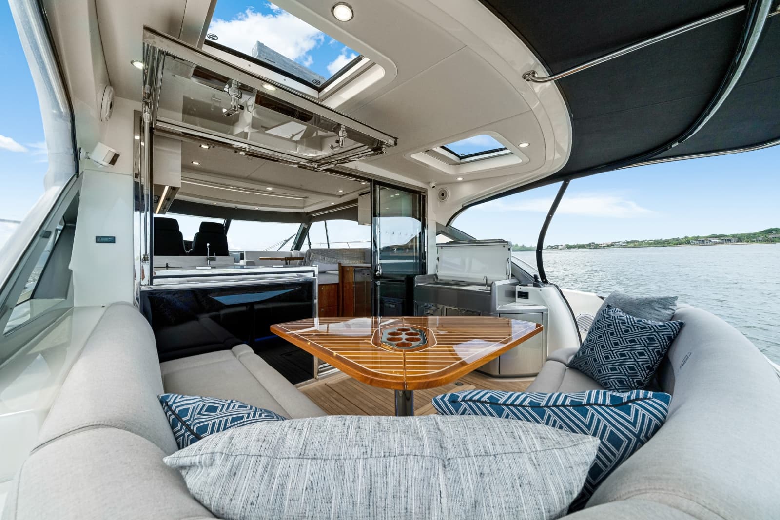 2023 Riviera 4600 Sport Yacht