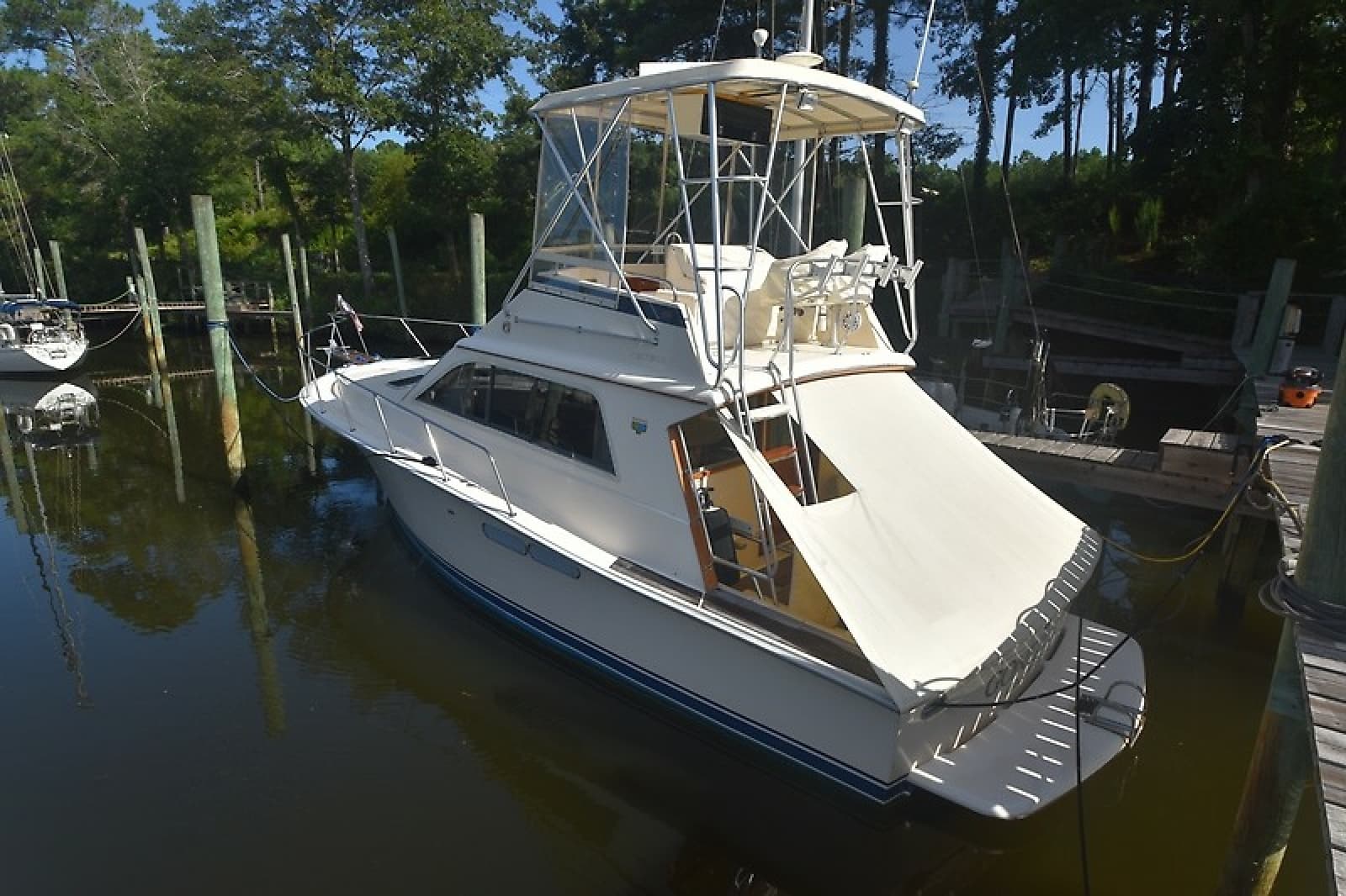1989 Pacemaker 36 Flybridge