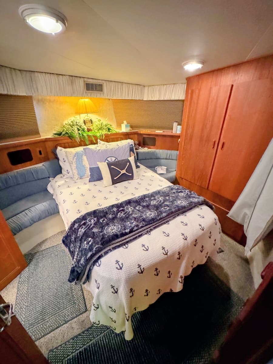 1991 Carver 3608 Aft Cabin Motor Yacht