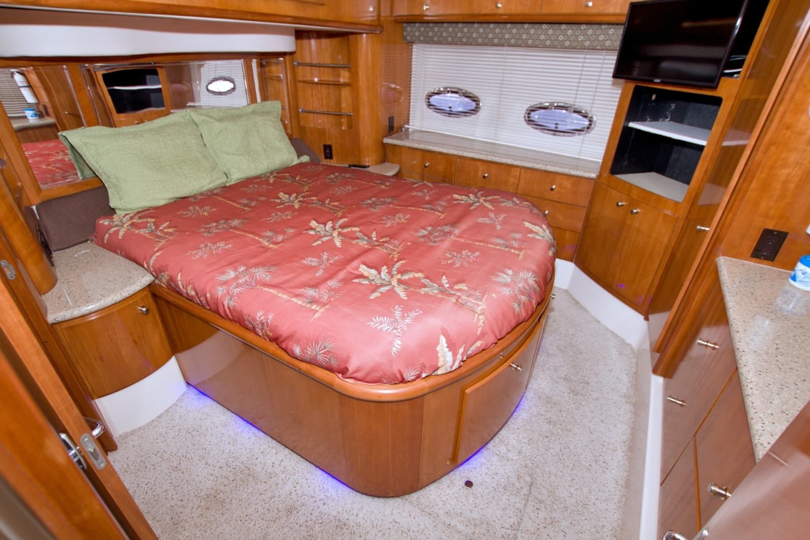 2001 Carver 466 Motor Yacht