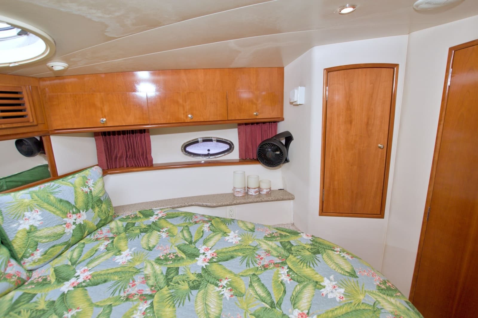2001 Carver 466 Motor Yacht