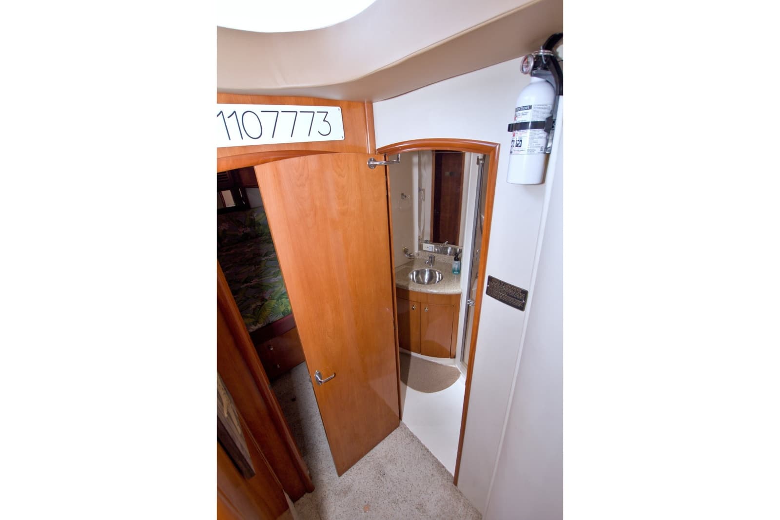 2001 Carver 466 Motor Yacht