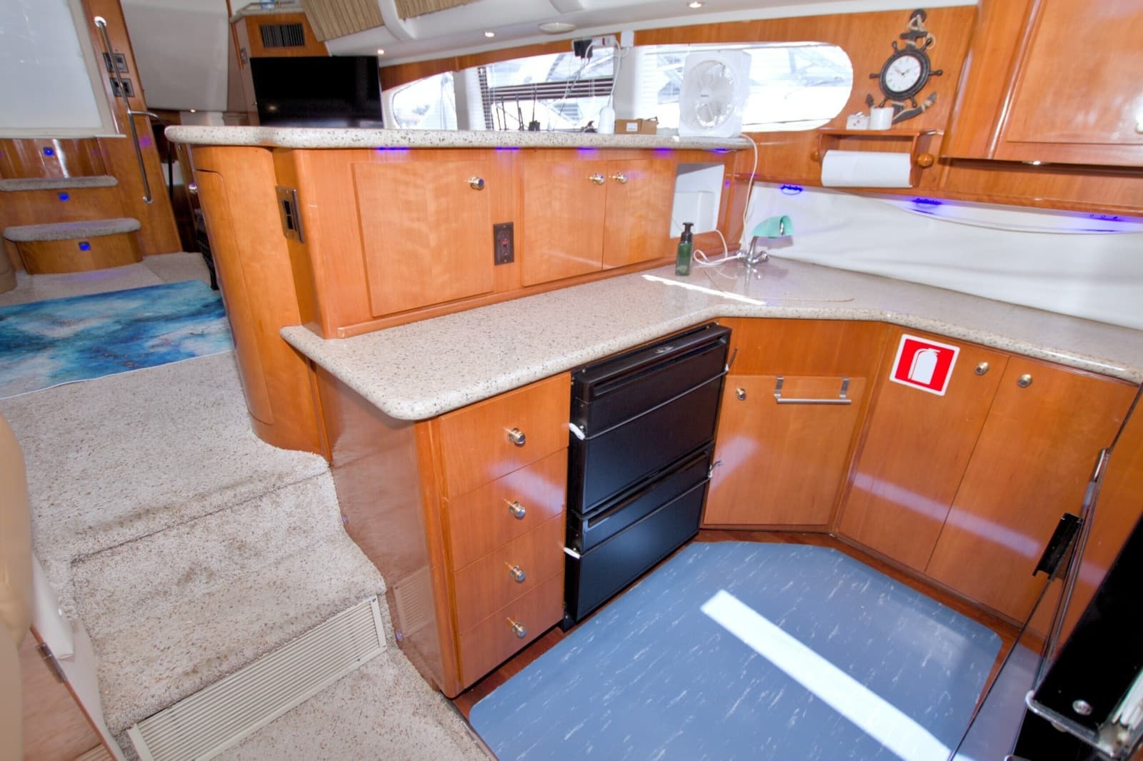 2001 Carver 466 Motor Yacht
