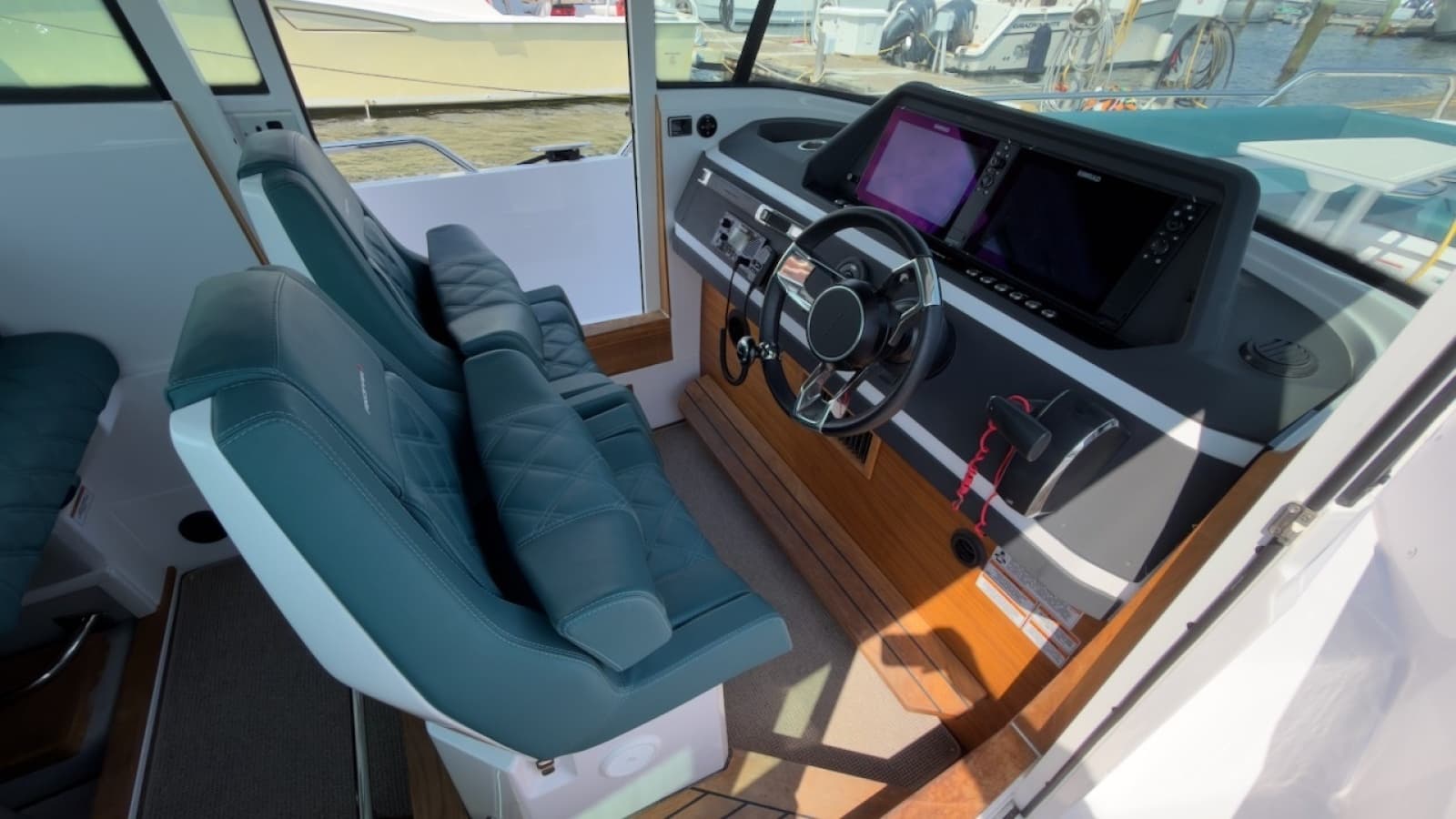 2023 Axopar 28 Cabin