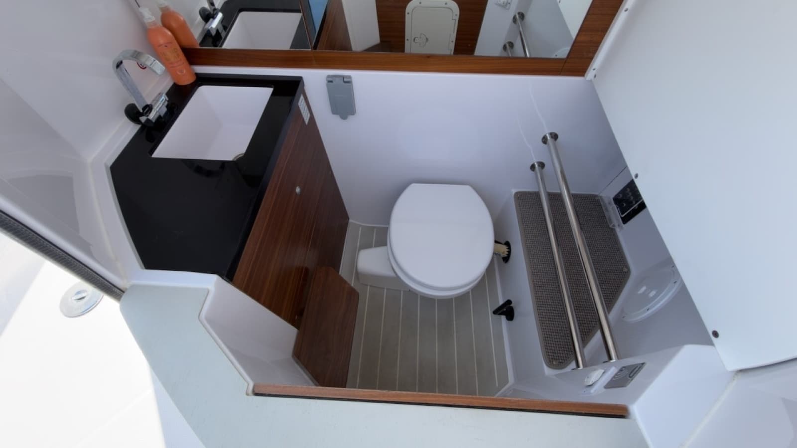 2023 Axopar 28 Cabin
