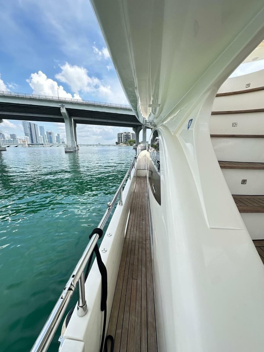 2010 Azimut 