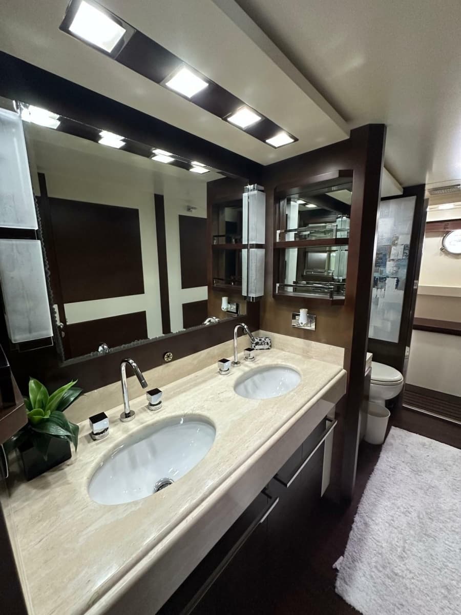2010 Azimut 
