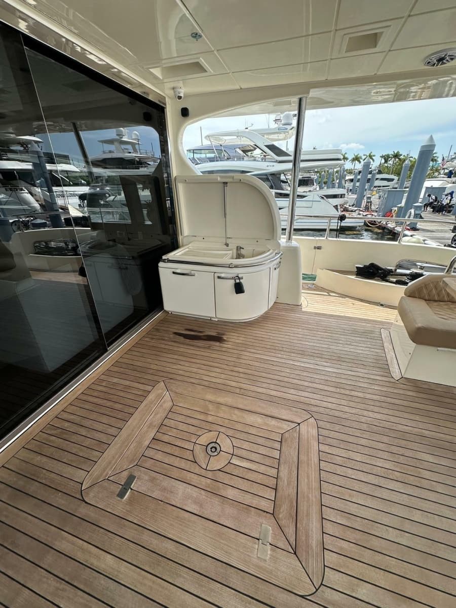 2010 Azimut 