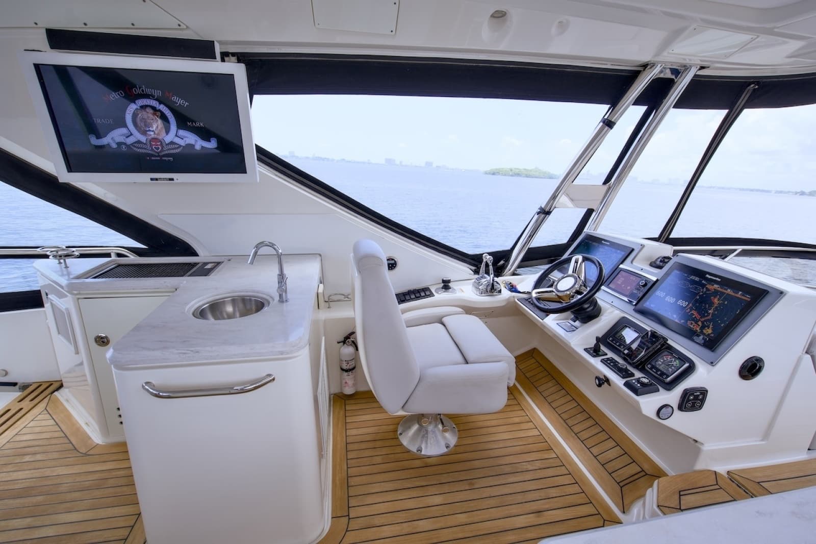 2017 Sea Ray L590 Flybridge