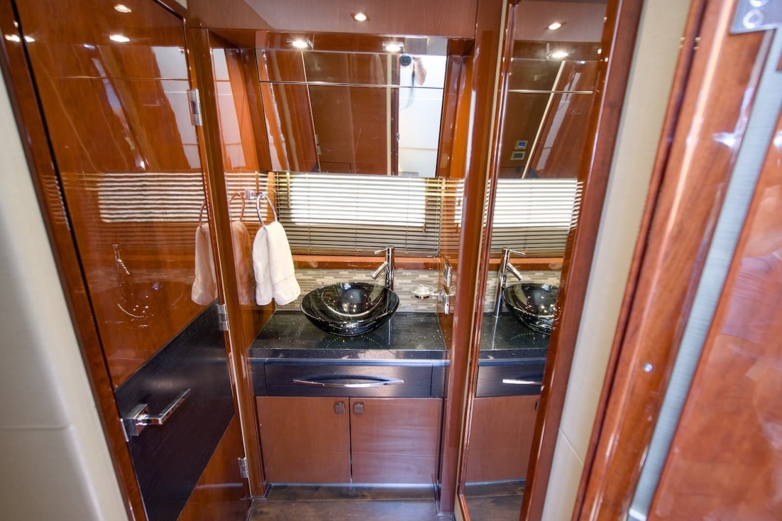 2017 Sea Ray L590 Flybridge