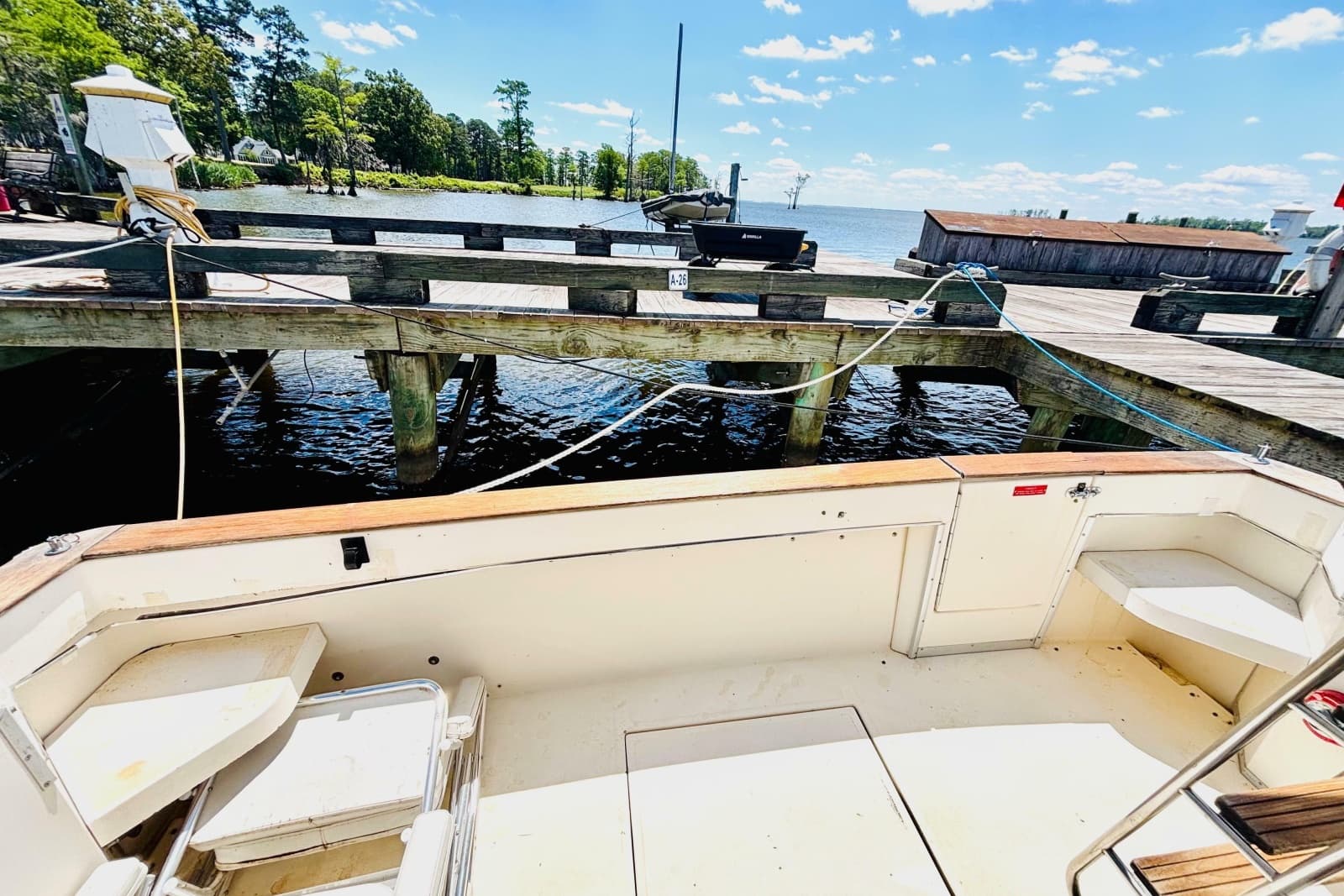 1988 Sea Ray 305 Sedan Bridge