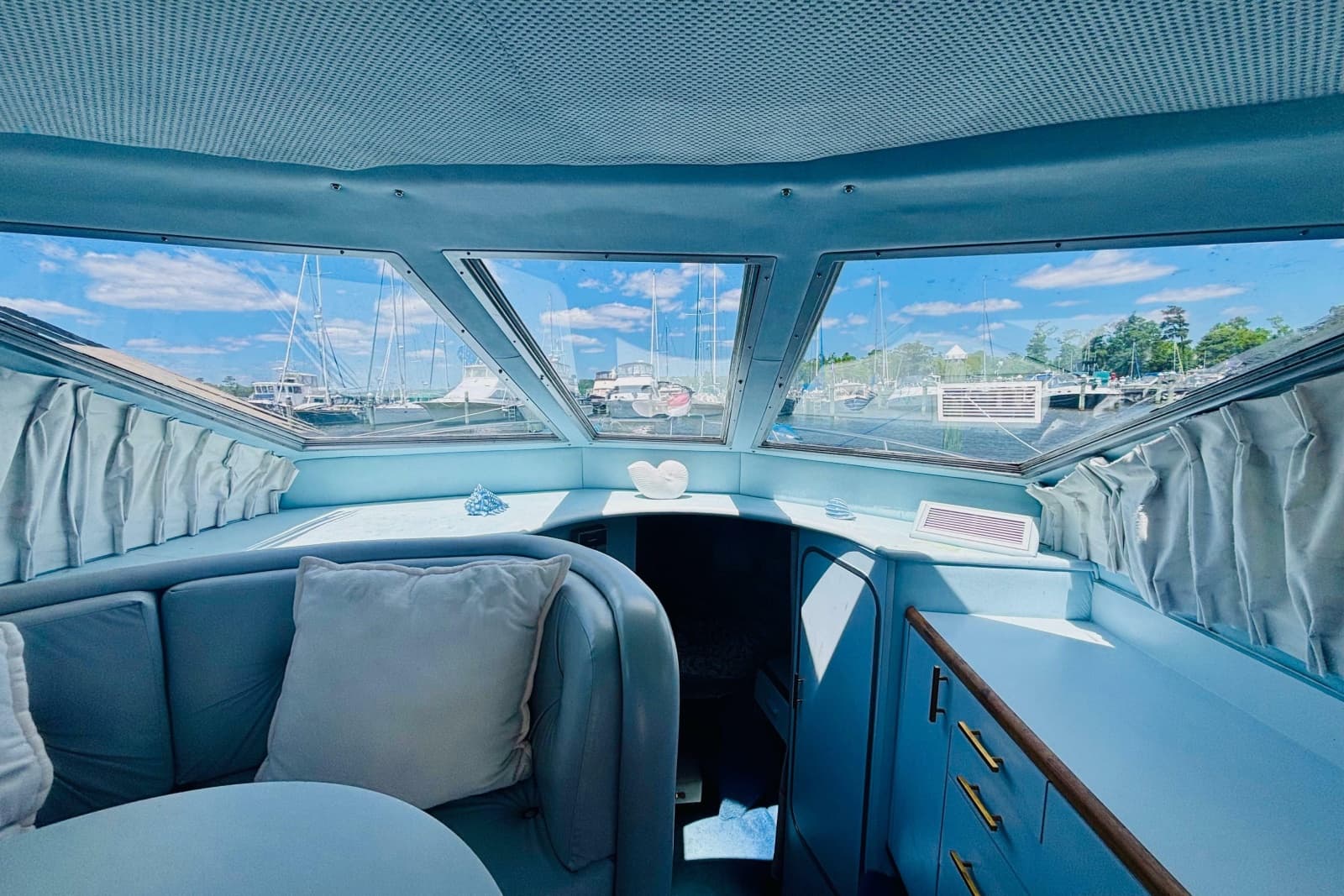 1988 Sea Ray 305 Sedan Bridge