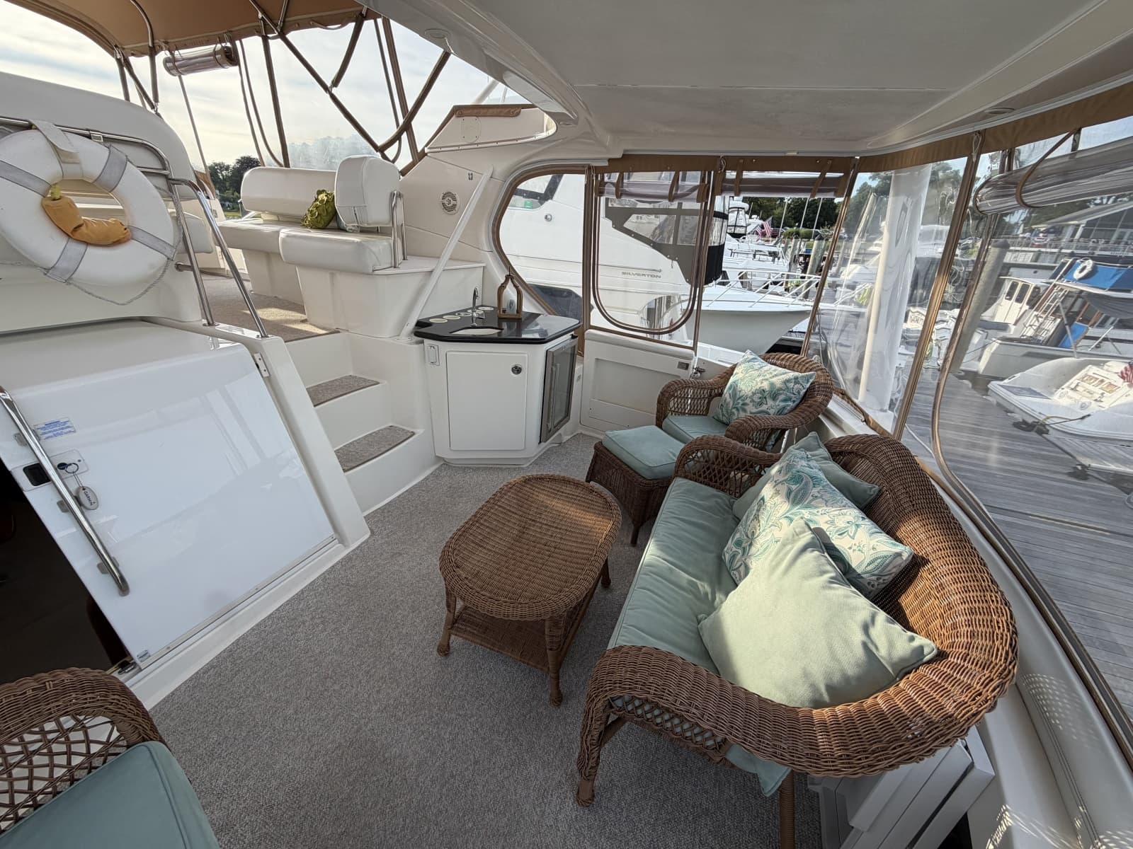 2002 Silverton 43 Motor Yacht