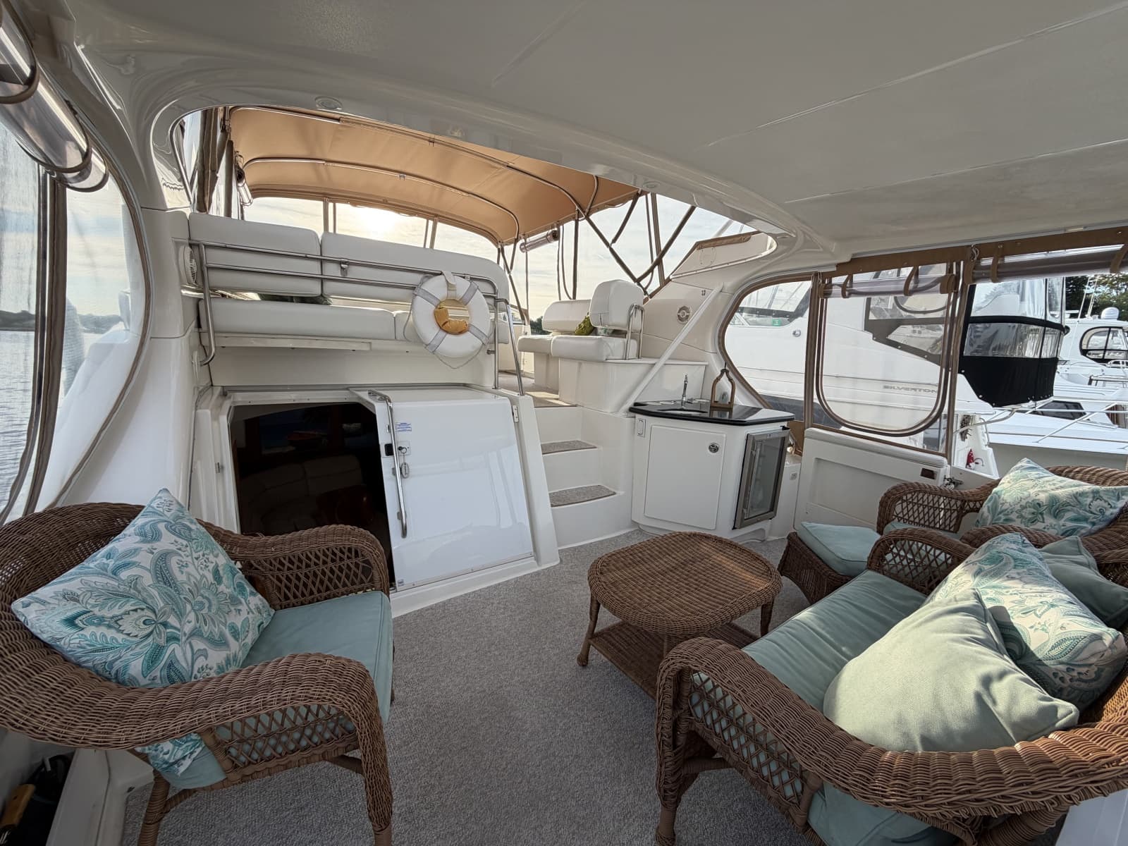 2002 Silverton 43 Motor Yacht
