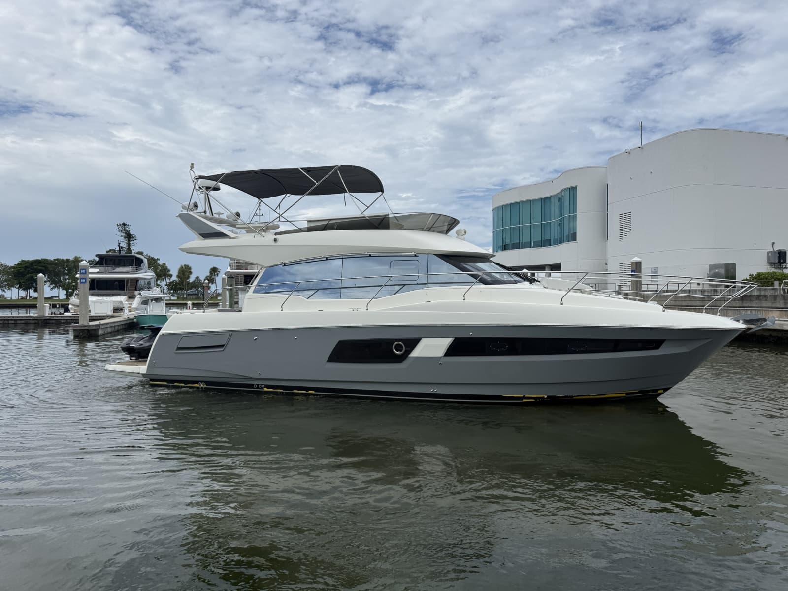 2018 Prestige 460