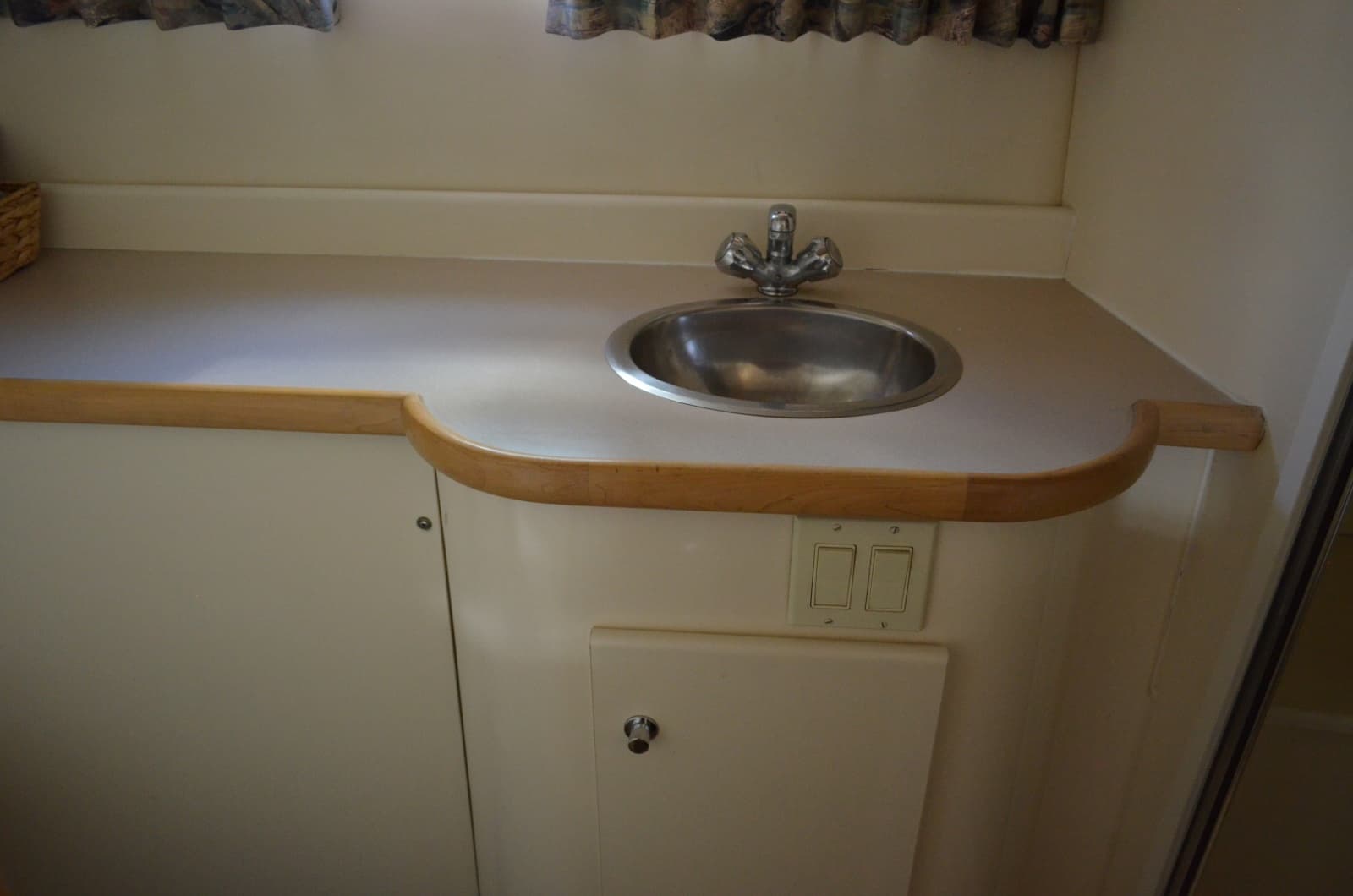 1996 Carver 440 Motor Yacht