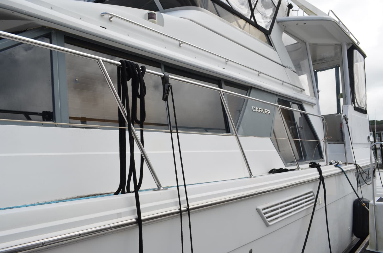 1996 Carver 440 Motor Yacht