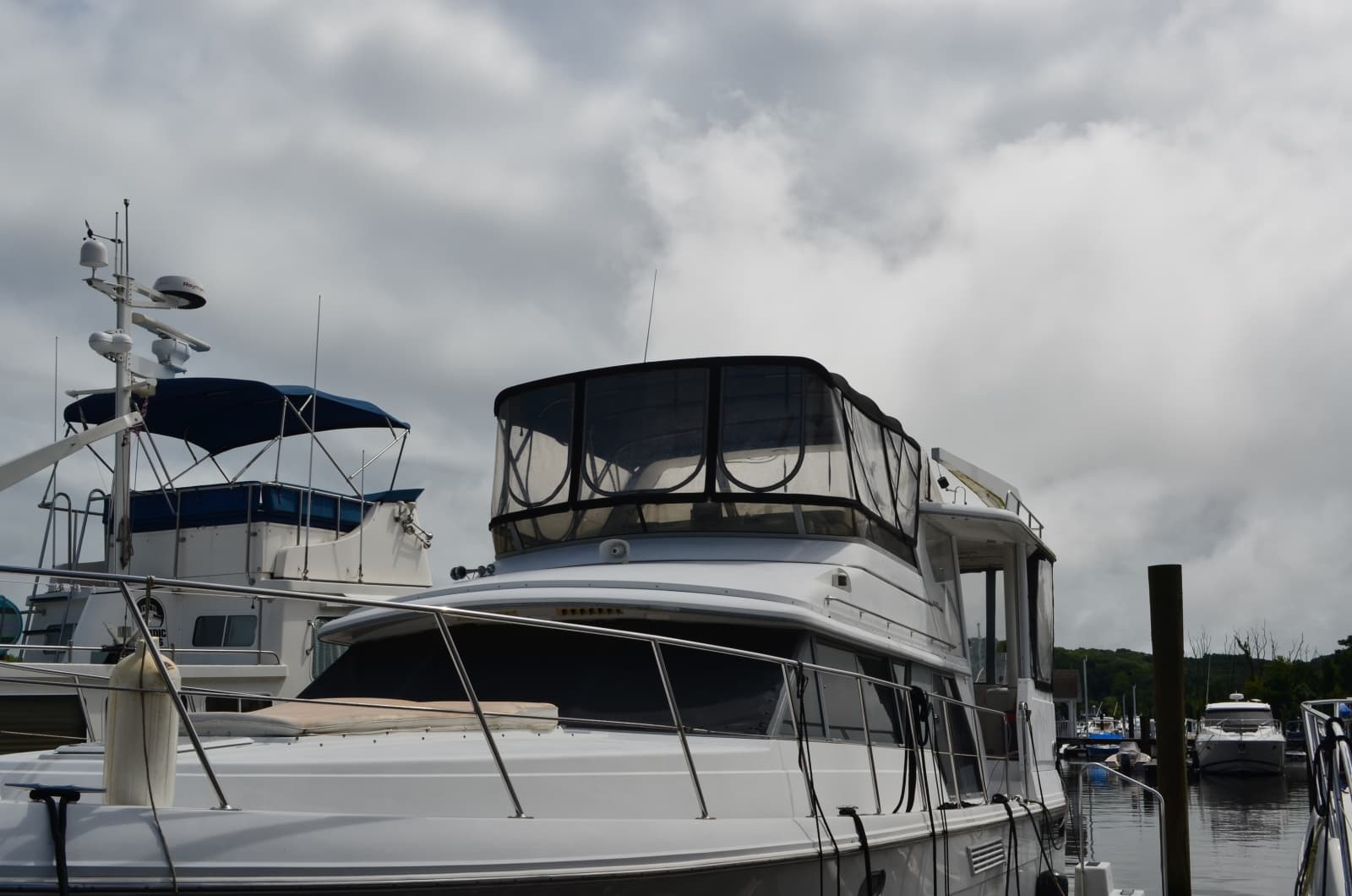 1996 Carver 440 Motor Yacht