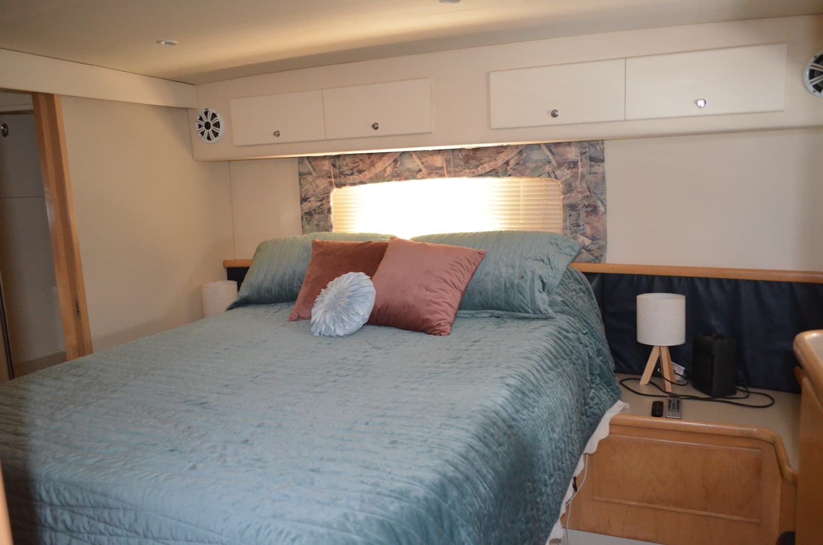 1996 Carver 440 Motor Yacht