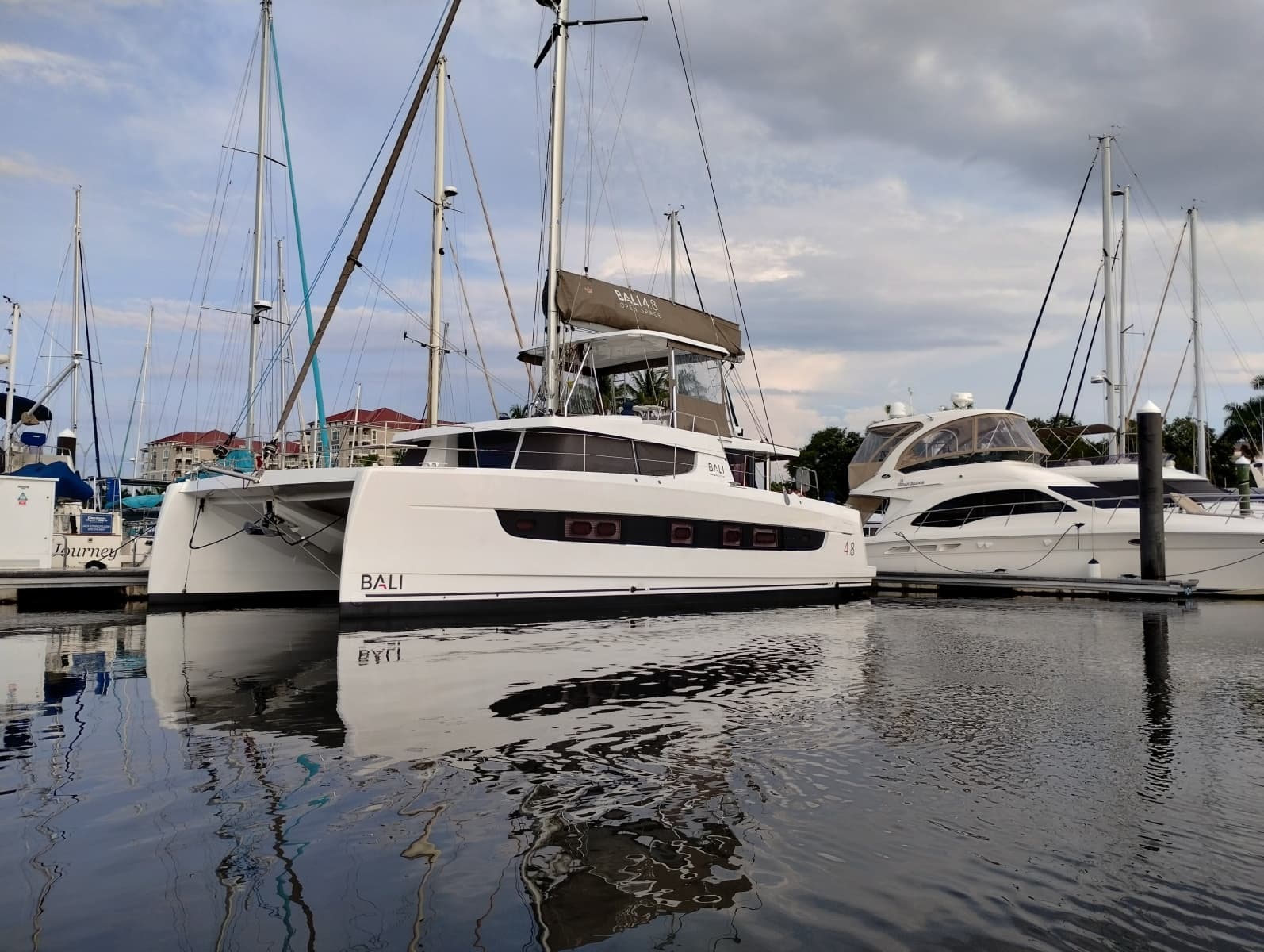 2023 Bali 4.8 exterior