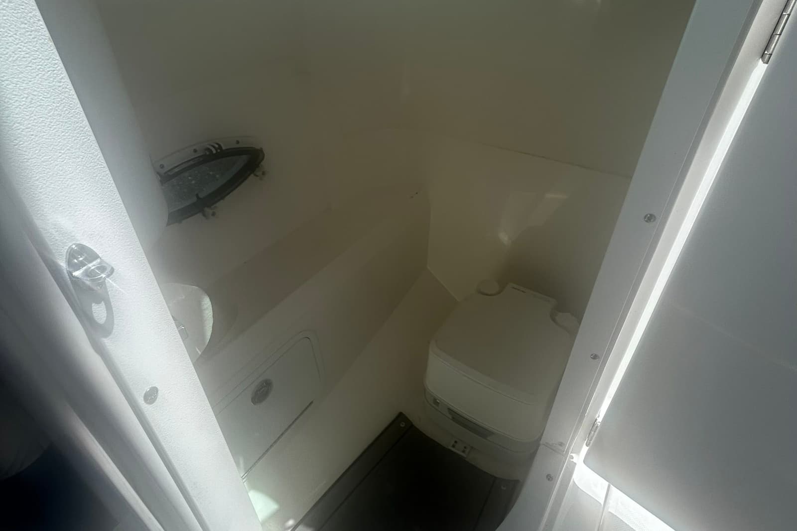 2022 Hurricane Sundeck 2200 OB