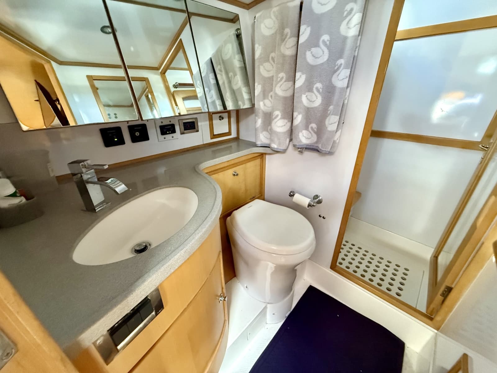 2015 Hylas 56