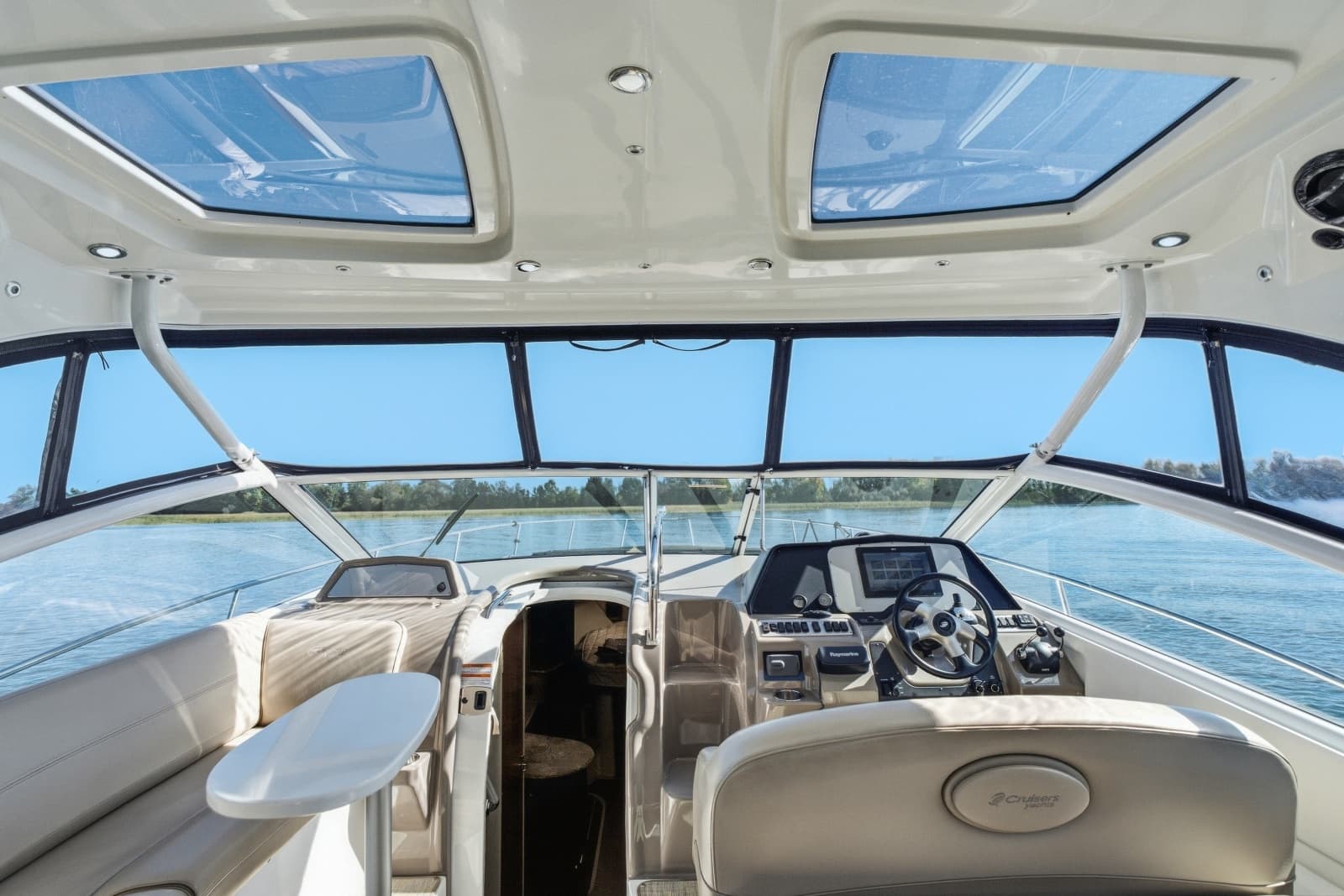 2010 Cruisers Yachts 360 Express