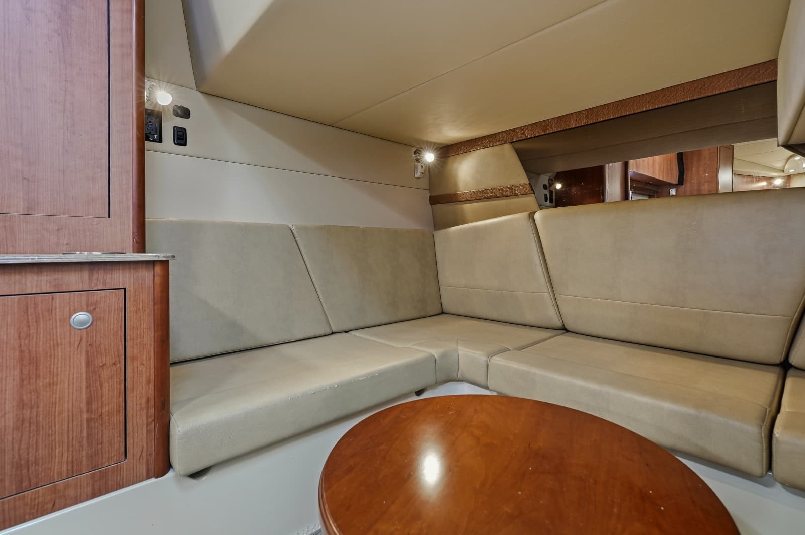 2010 Cruisers Yachts 360 Express