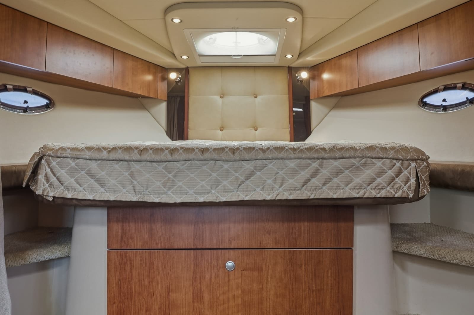 2010 Cruisers Yachts 360 Express