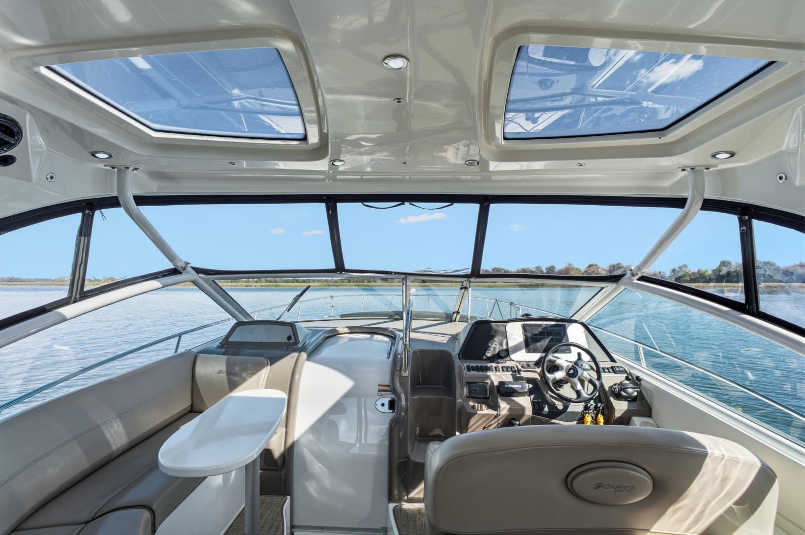 2010 Cruisers Yachts 360 Express