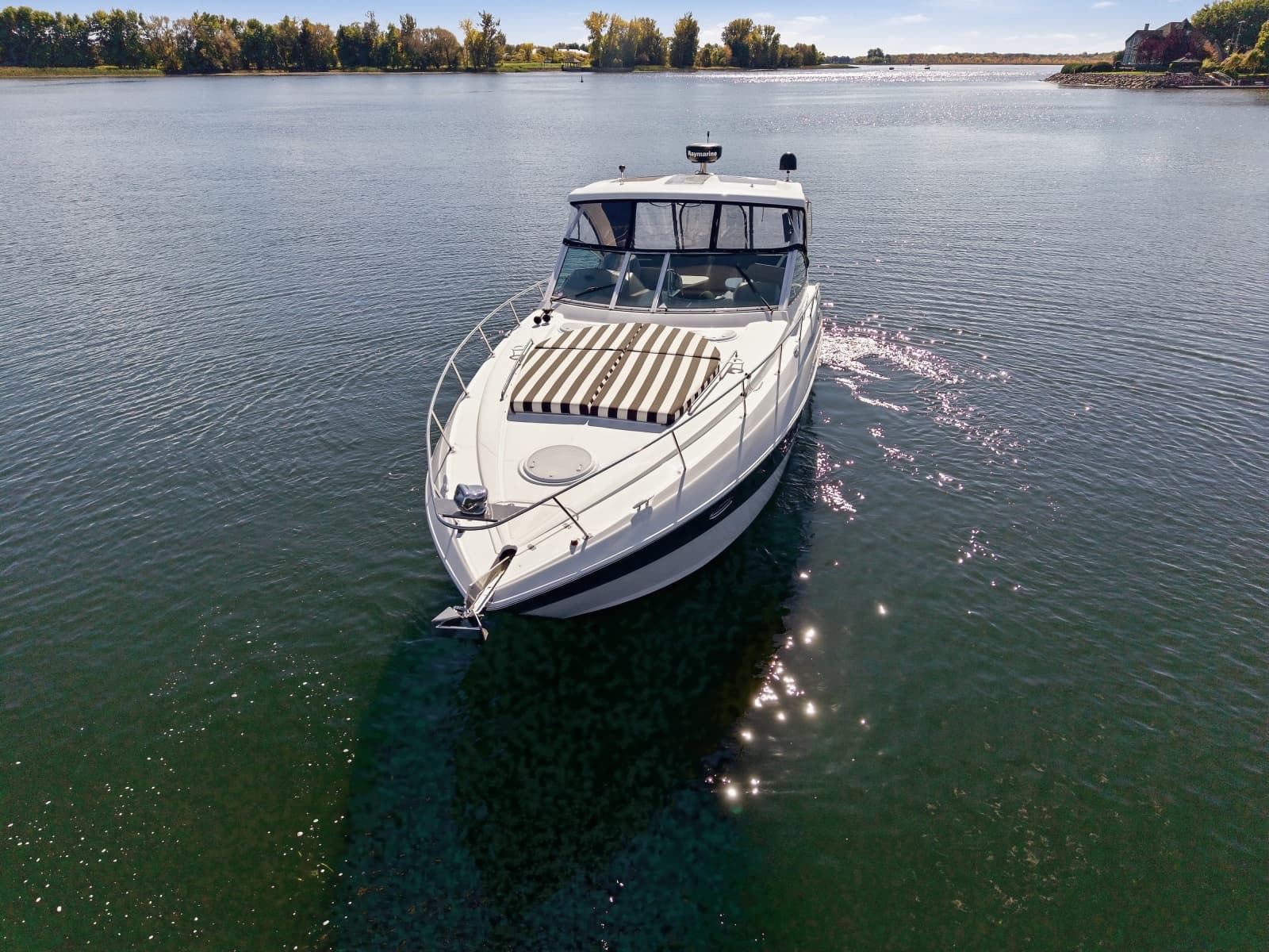 2010 Cruisers Yachts 360 Express