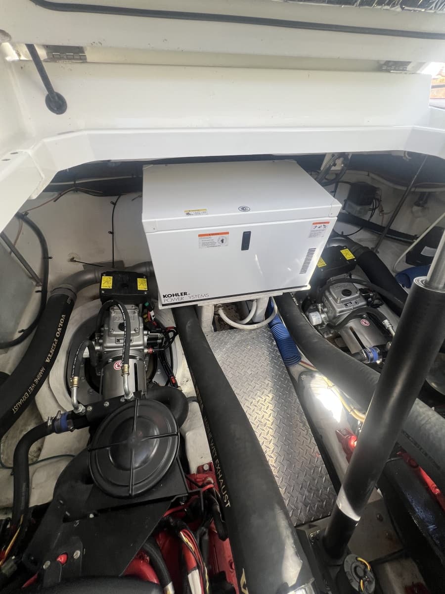 2010 Cruisers Yachts 360 Express