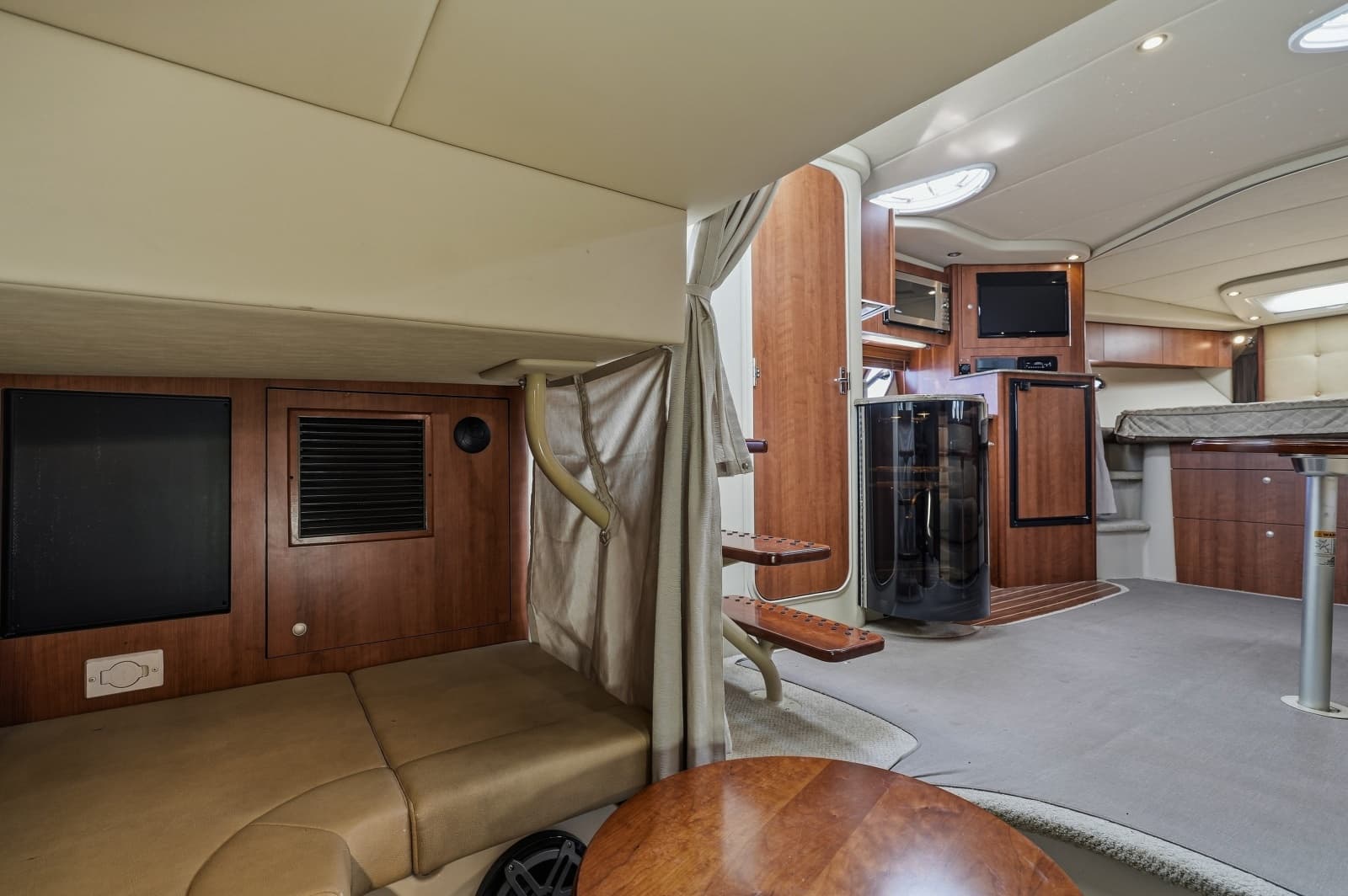 2010 Cruisers Yachts 360 Express