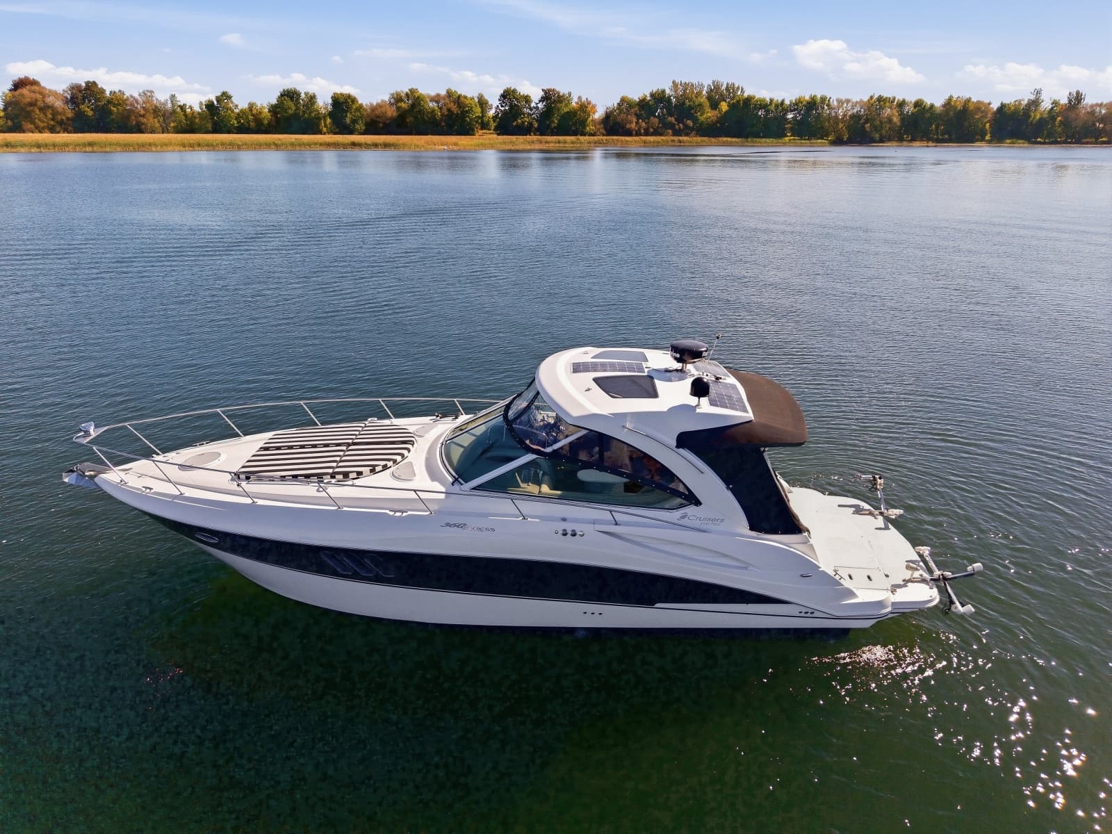 2010 Cruisers Yachts 360 Express