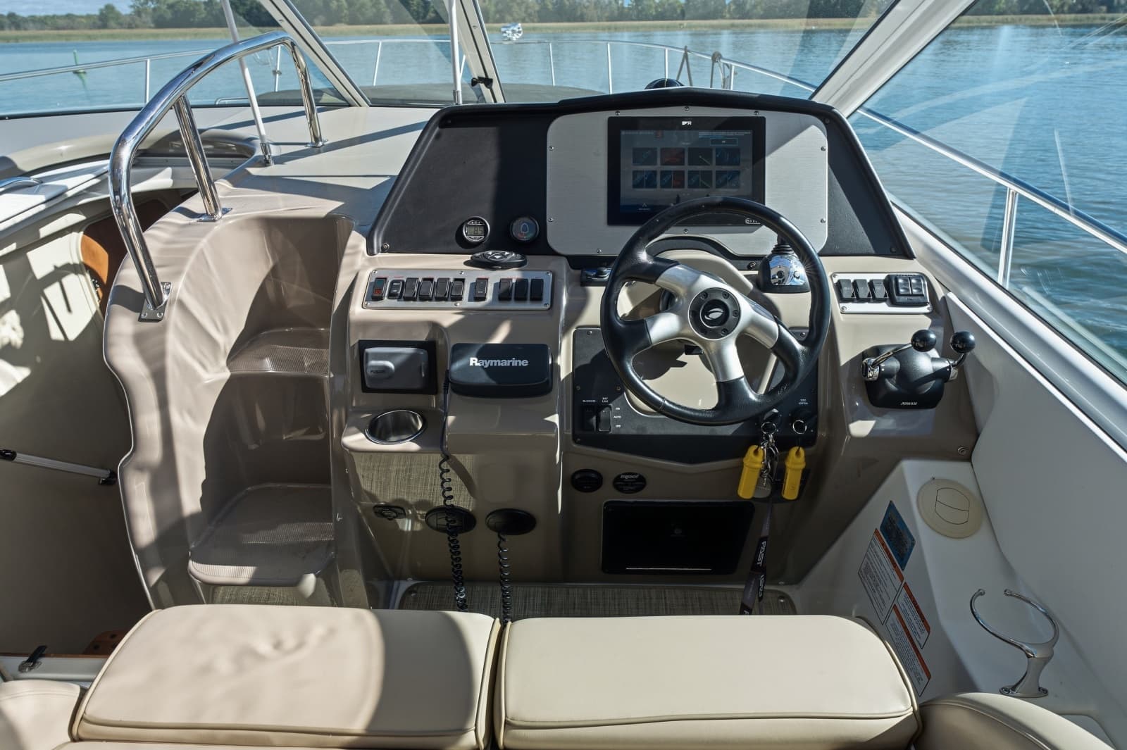 2010 Cruisers Yachts 360 Express