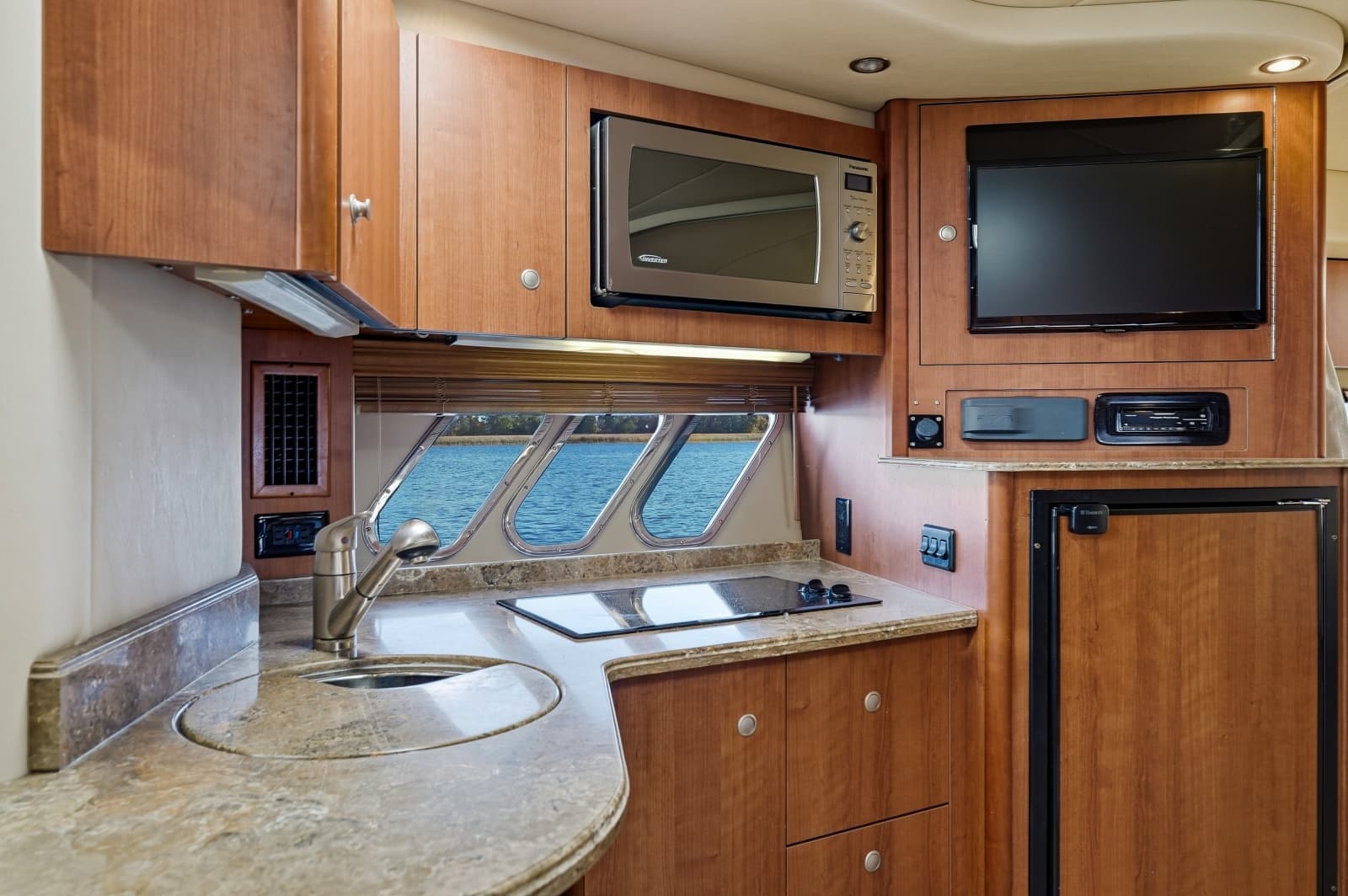 2010 Cruisers Yachts 360 Express