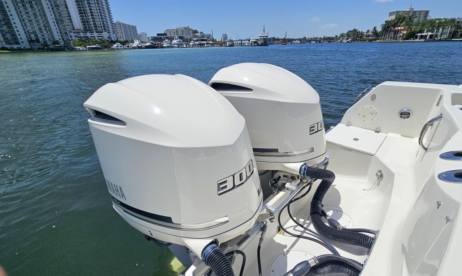 2014 Sailfish 320CC